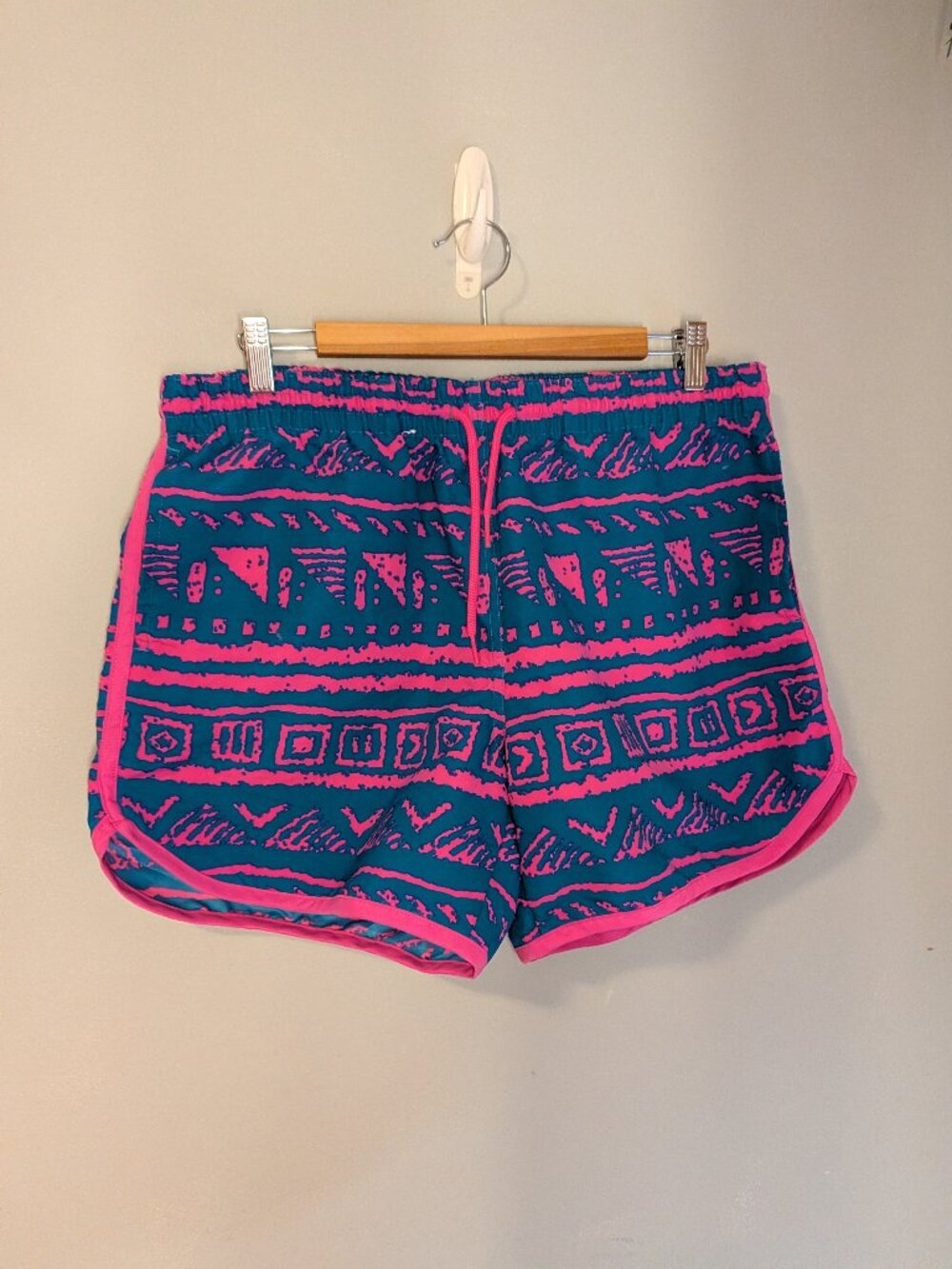 Chubbies Swim Trunk Swimmers Pink and Blue Aztec Shorts Men XL 5.5"